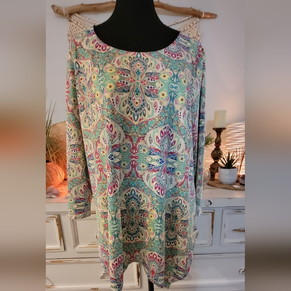 ⭐️⭐️ 3 For $20. Sunny Leigh Tunic. #091